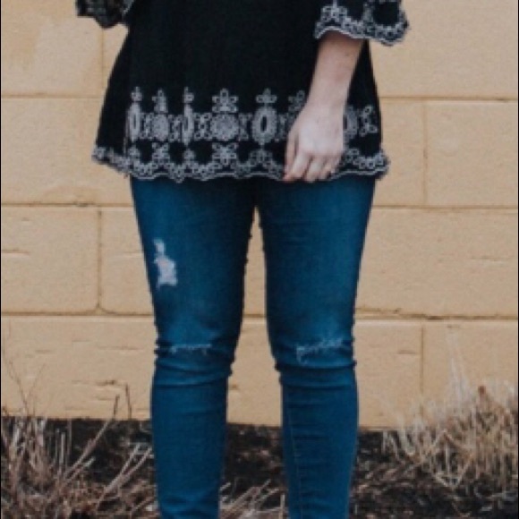 Black, Flowy Embroidered top - Picture 4 of 4